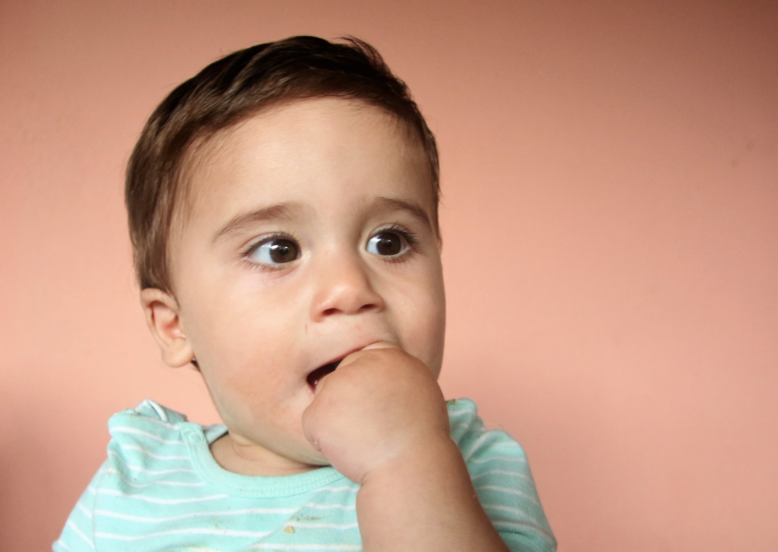 ACHTUNG, WENN IHR BABY ALLES IN DEN MUND NIMMT